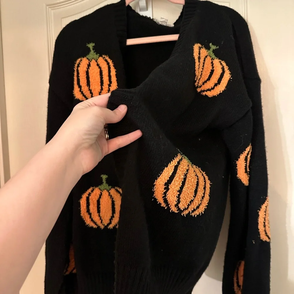 Super soft black and orange pumpkin Halloween sweater from Unique Vintage - Picture 2 of 4